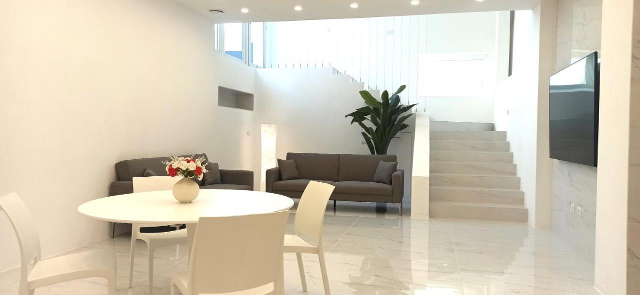 Elegant Basement Suite โอโรเซย ภายนอก รูปภาพ