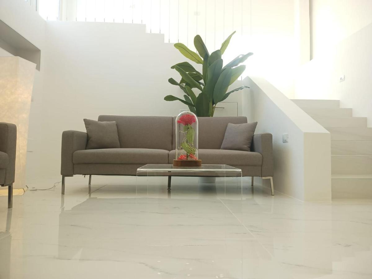 Elegant Basement Suite โอโรเซย ภายนอก รูปภาพ