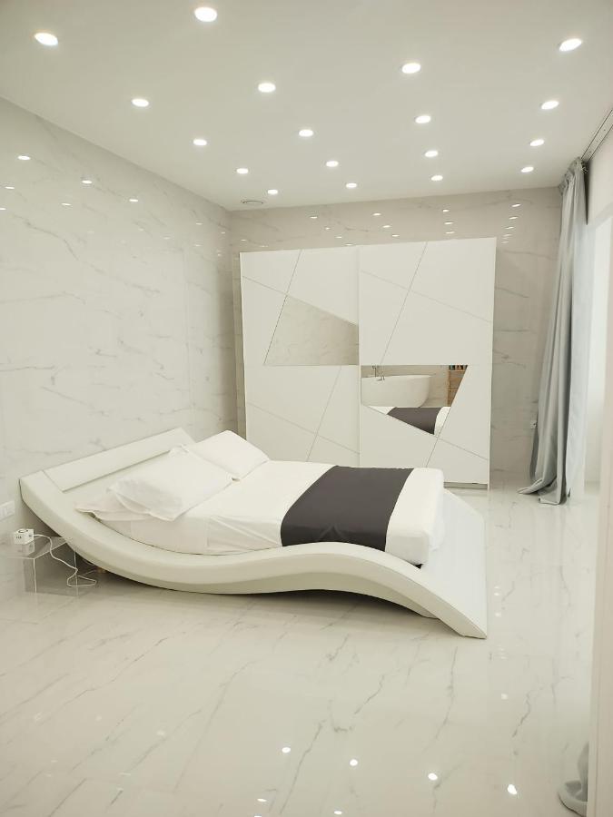 Elegant Basement Suite โอโรเซย ภายนอก รูปภาพ