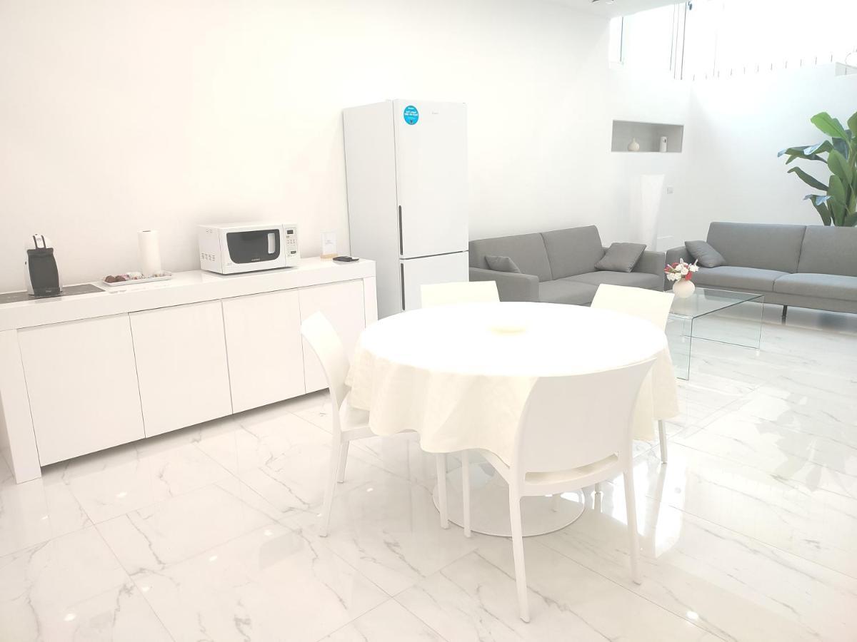 Elegant Basement Suite โอโรเซย ภายนอก รูปภาพ