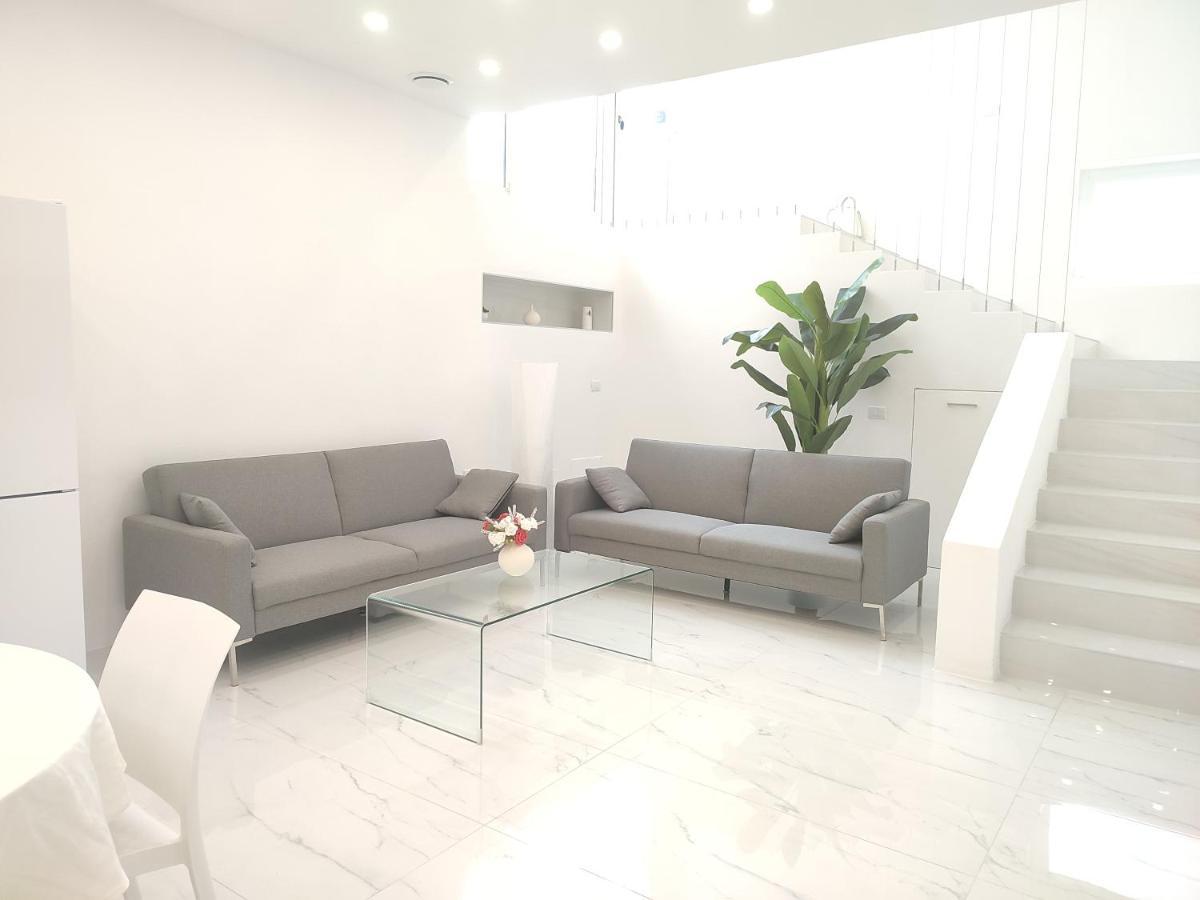 Elegant Basement Suite โอโรเซย ภายนอก รูปภาพ